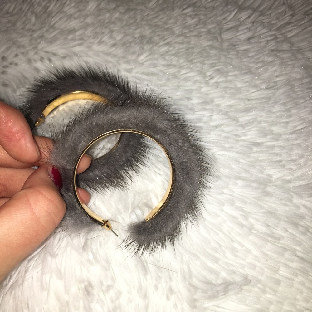 Last Chance! Zara Fur Hoop Earrings gray color - Picture 4 of 8